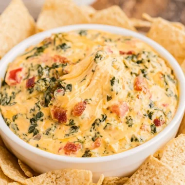 Delicious creamy spinach dip served with fresh bread and veggies